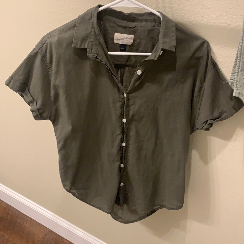 Green short sleeve blouse